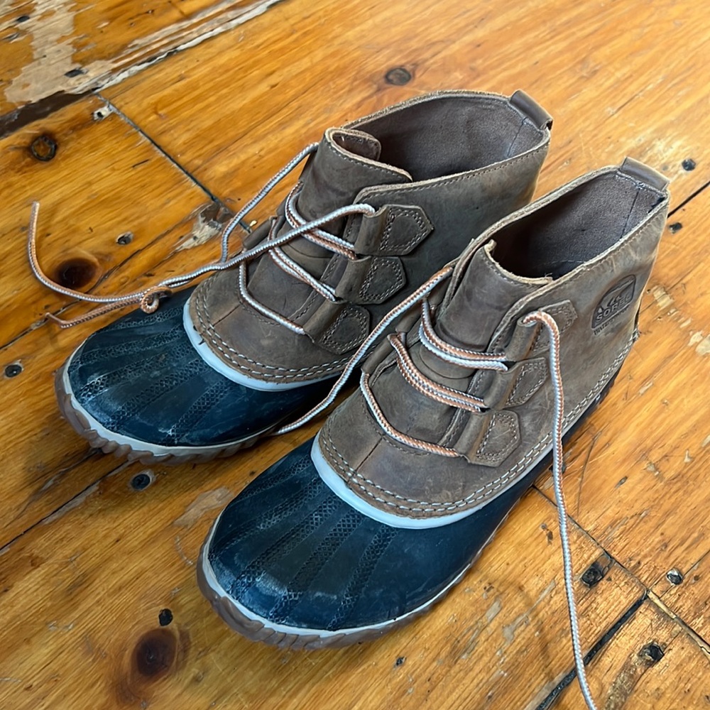Sorel short rain boots